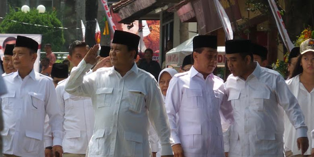 HUT Gerindra Ke 10 Diwarnai Insiden Memalukan Kadernya Yang Tidak Hafal Pancasila, Prabowo Cuma Bilang.... HUT Gerindra Ke 10 Diwarnai Insiden Memalukan Kadernya Yang Tidak Hafal Pancasila, Prabowo Cuma Bilang....