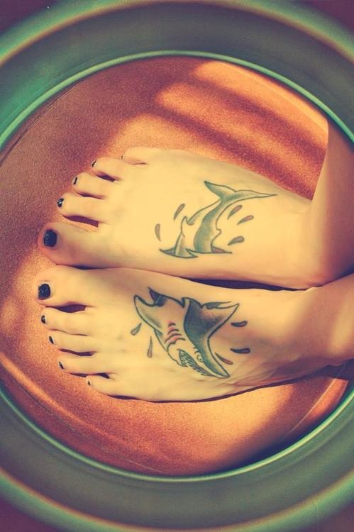 Tatuaje de Tiburónes en pies