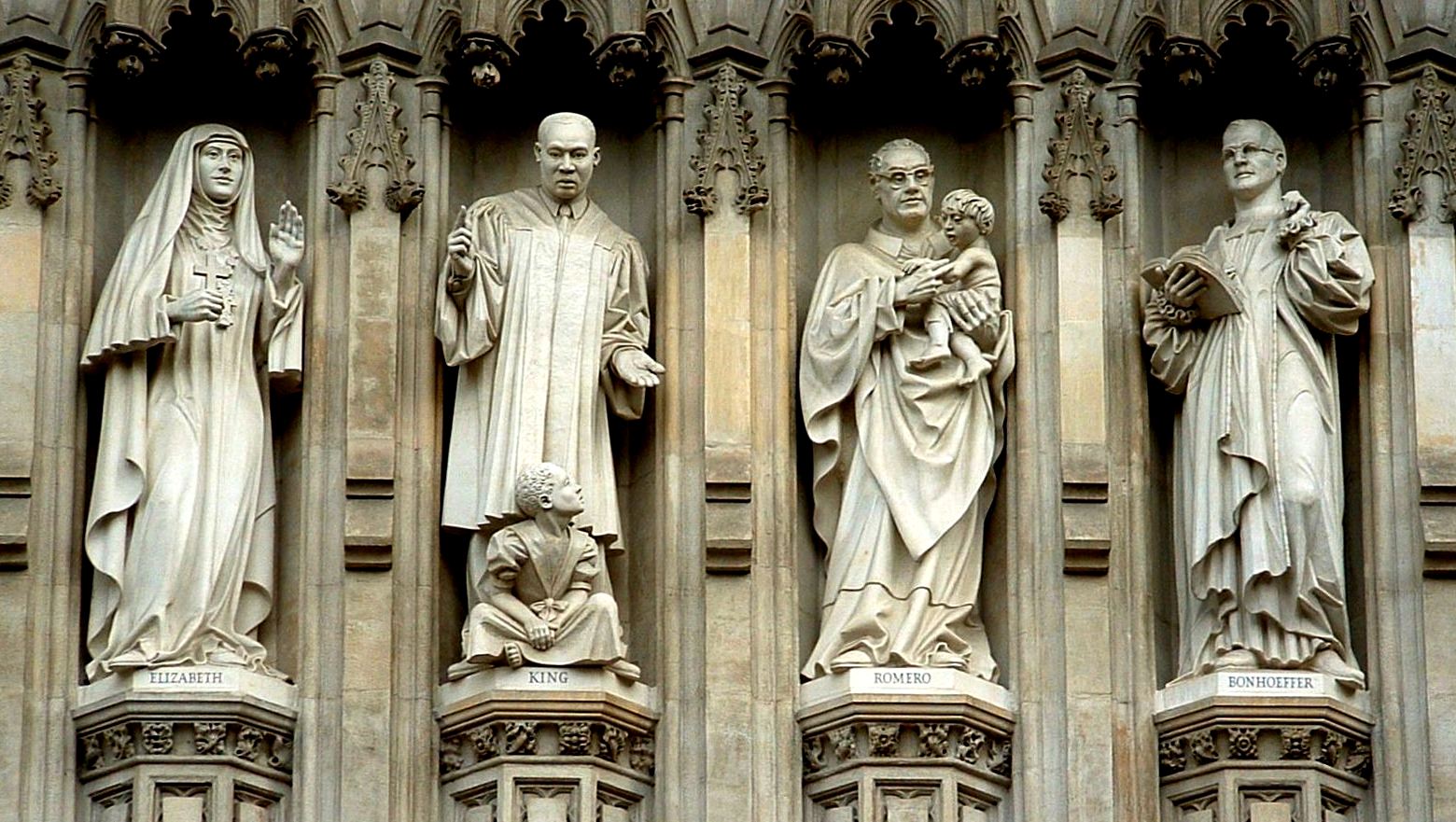 Памятники созданные в xi веке. Вестминстерское аббатство скульптуры. Вестминстерское аббатство статуи мучеников.