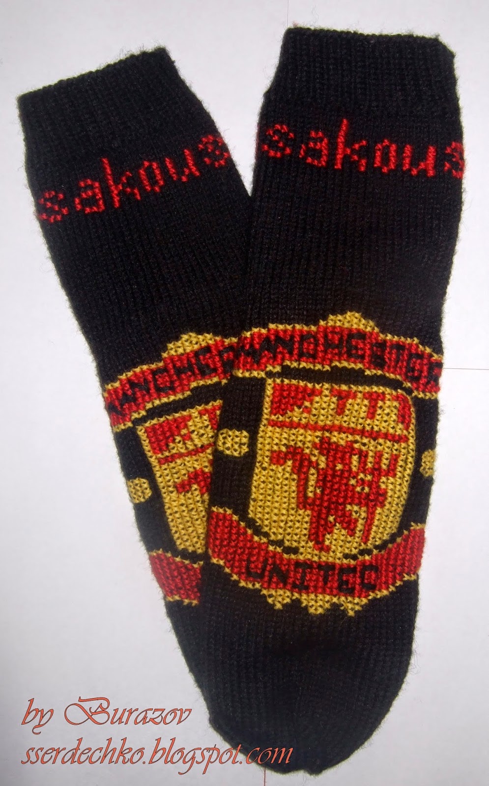 BURAZZOFF: Вязаные спицами мужские носки "Манчестер Юнайтед"