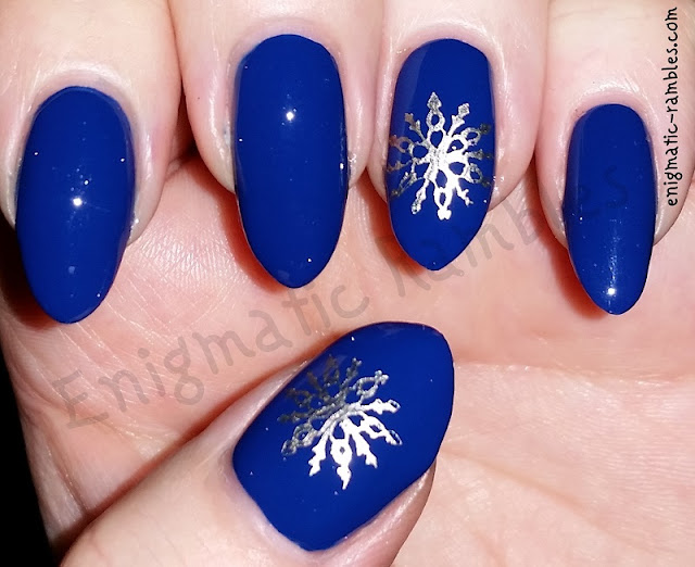 Gold Snowflake Nails Gold-Snowflake-Nails