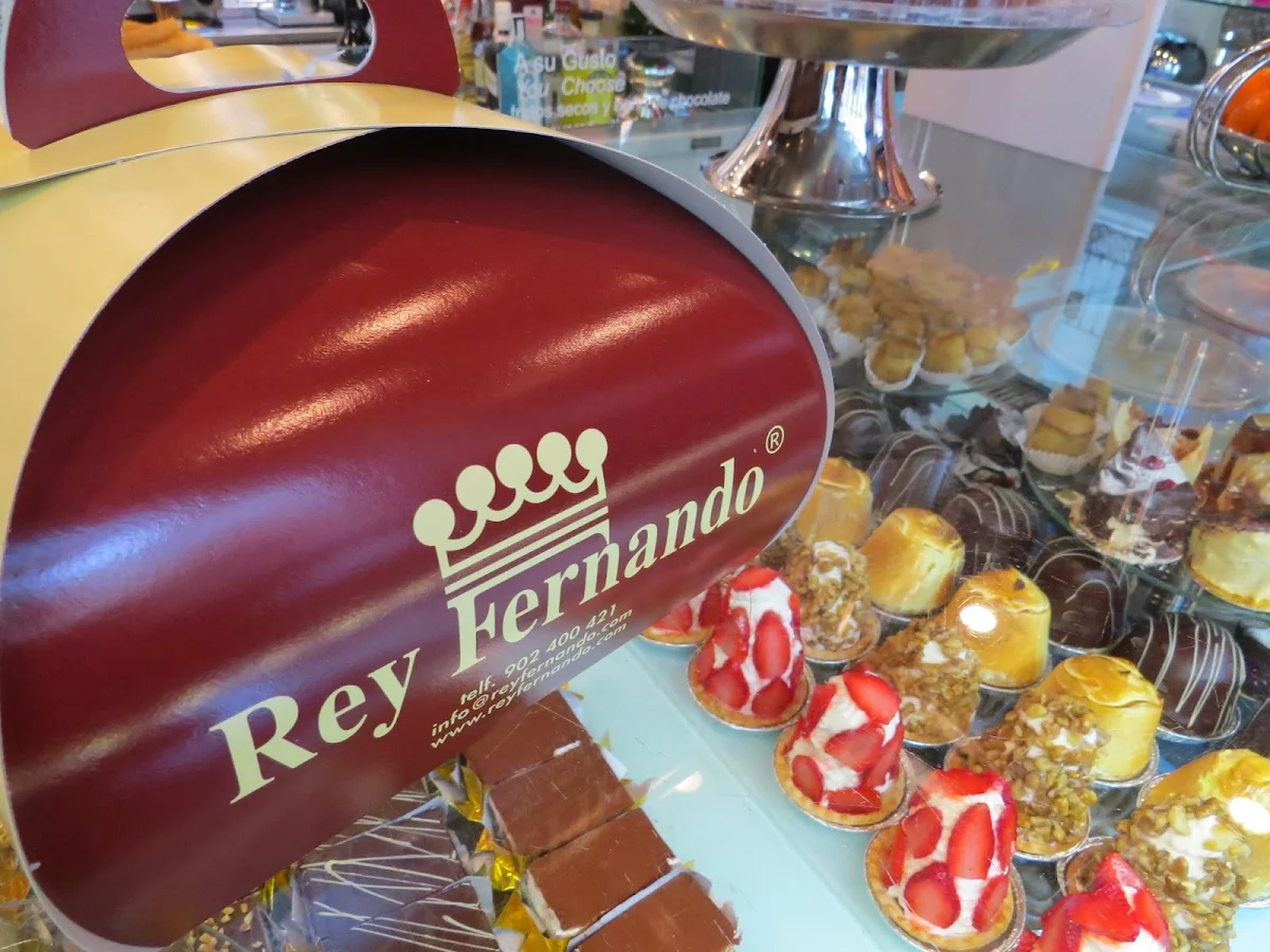 Christmas in Granada - Cakes at Rey Fernando