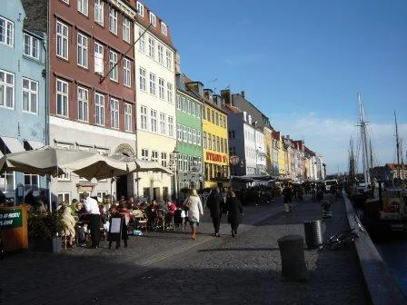 cafes along Nyhavn