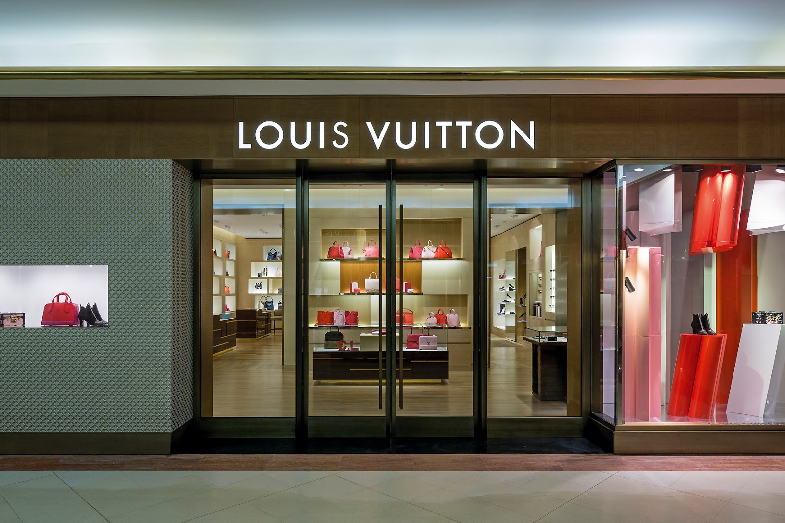 Quien Es Louis Vuitton | IQS Executive