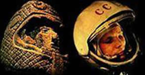 Escultura precolombina que muestra un hombre de facciones no indígenas con un casco espacial. A la derecha una imagen de un astronauta del programa espacial soviético.