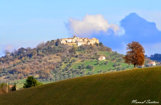 Canzano, Tenuta Cerulli Spinozzi. Vista su Castelbasso Canzano, Tenuta Cerulli Spinozzi. Vista su Castelbasso