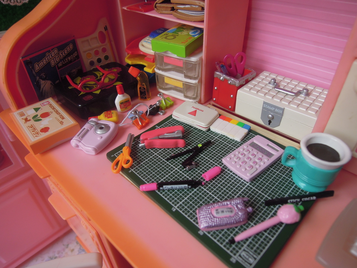 Just for fun ) ♛MATTEL 1988 Barbie Roll Top Desk & Barbie 芭比書桌及野餐芭比