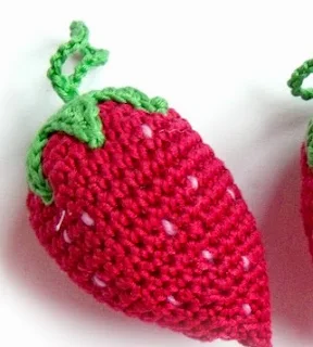 http://translate.googleusercontent.com/translate_c?depth=1&hl=es&rurl=translate.google.es&sl=de&tl=es&u=http://kardiomuffelchen.com/crochet/yummy-strawberries-crochet-pattern/&usg=ALkJrhhBYb9dvrEHnvdquuM5nmjm2bzi-Q