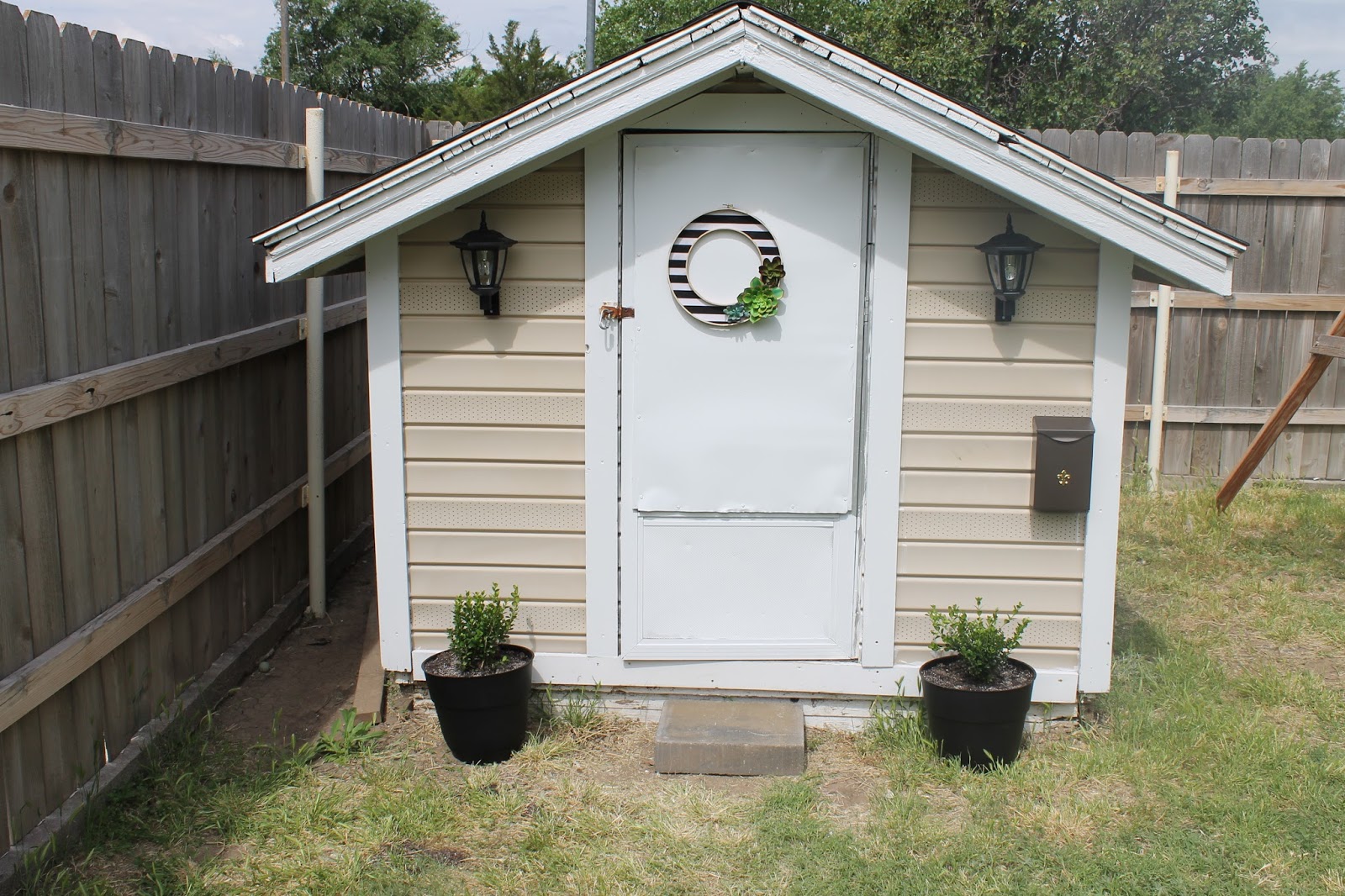 Lyndi's Projects: Ten Ideas for a Playhouse Exterior