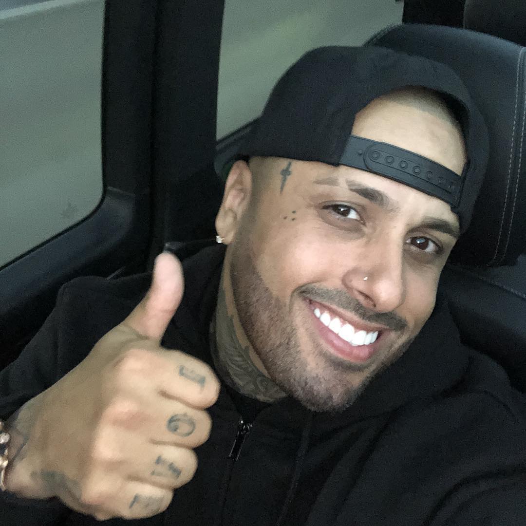 A brasileira Day Mccarthy Lee vaza suposto nudes do cantor Nicky Jam.