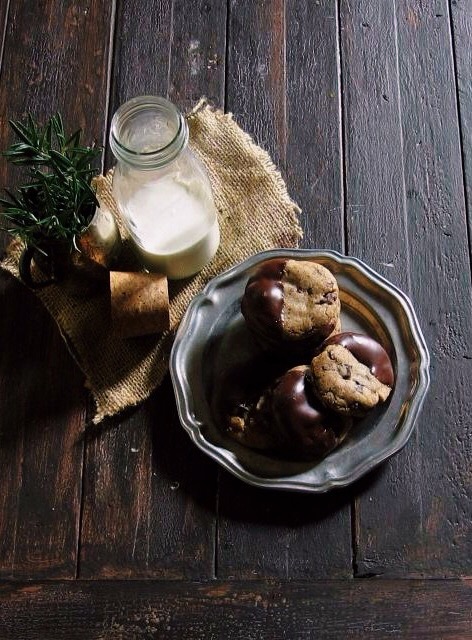 rosemary, Hiddles & honey dark chocolate-dipped cookies | une gamine dans la cuisine