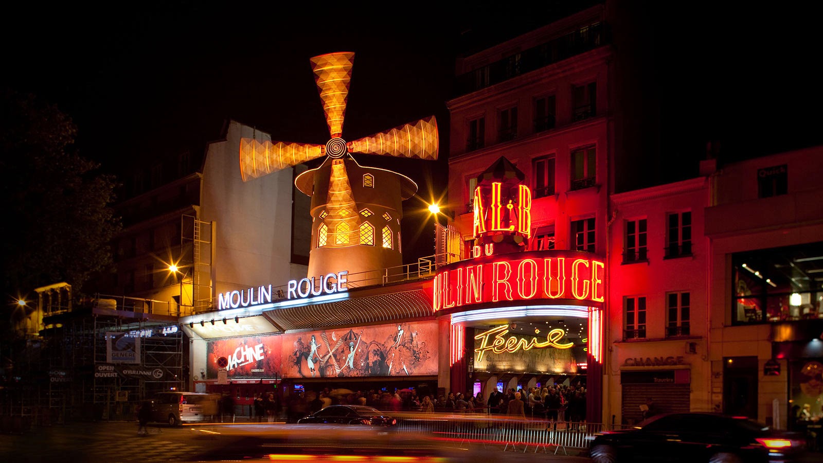 Ladies and gentlemen, welcome to the Moulin Rouge