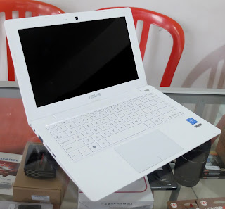 Laptop ASUS X200MA