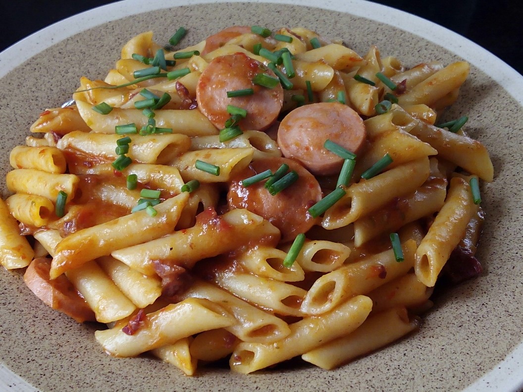 Macarrones con cecina y salchichas en olla ORBEGOZO GRAN GOURMET HPE6075