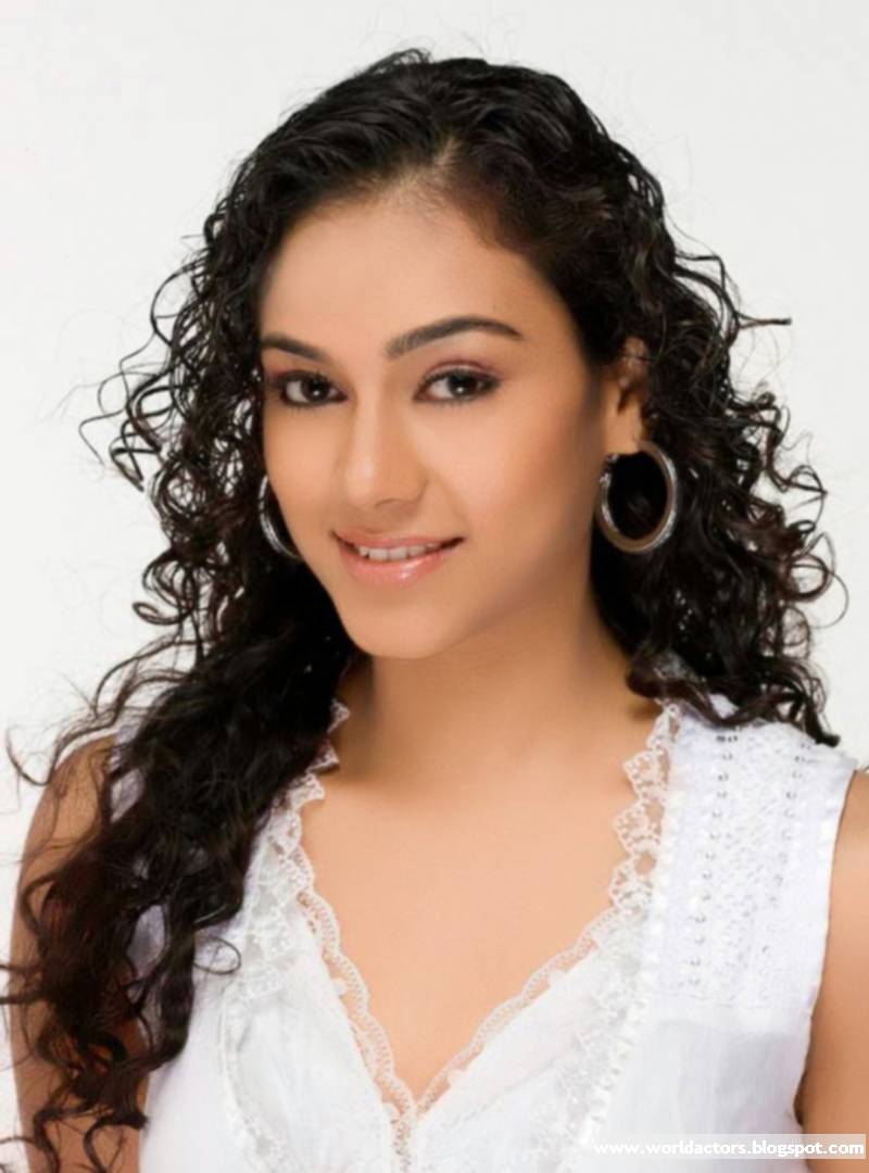 Tamil Cute Actress Rupa Manjari Beautiful Stills Picture Gallery