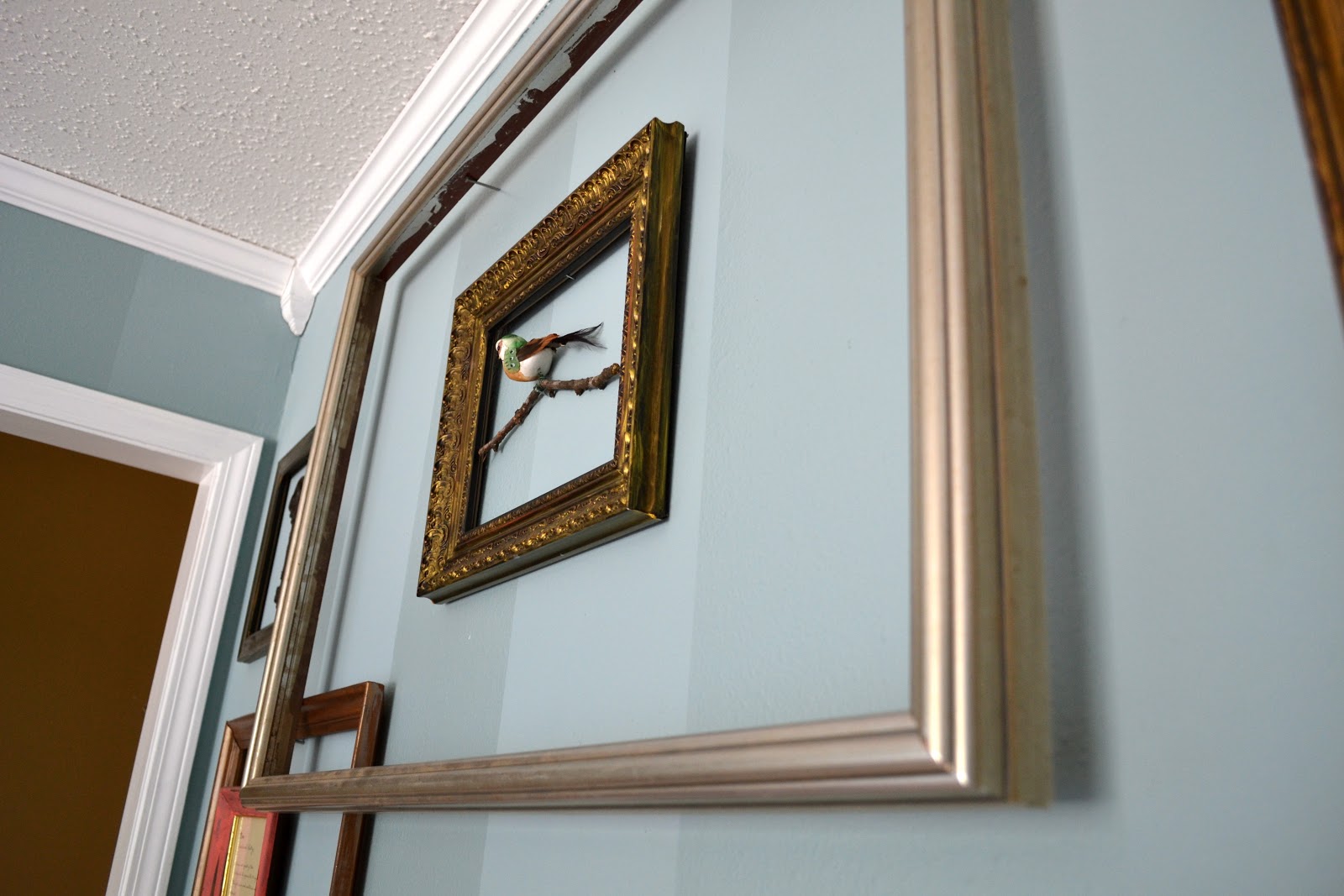 Does This Blog Make Me Look Fat? DIY Overlapping Frame Wall
