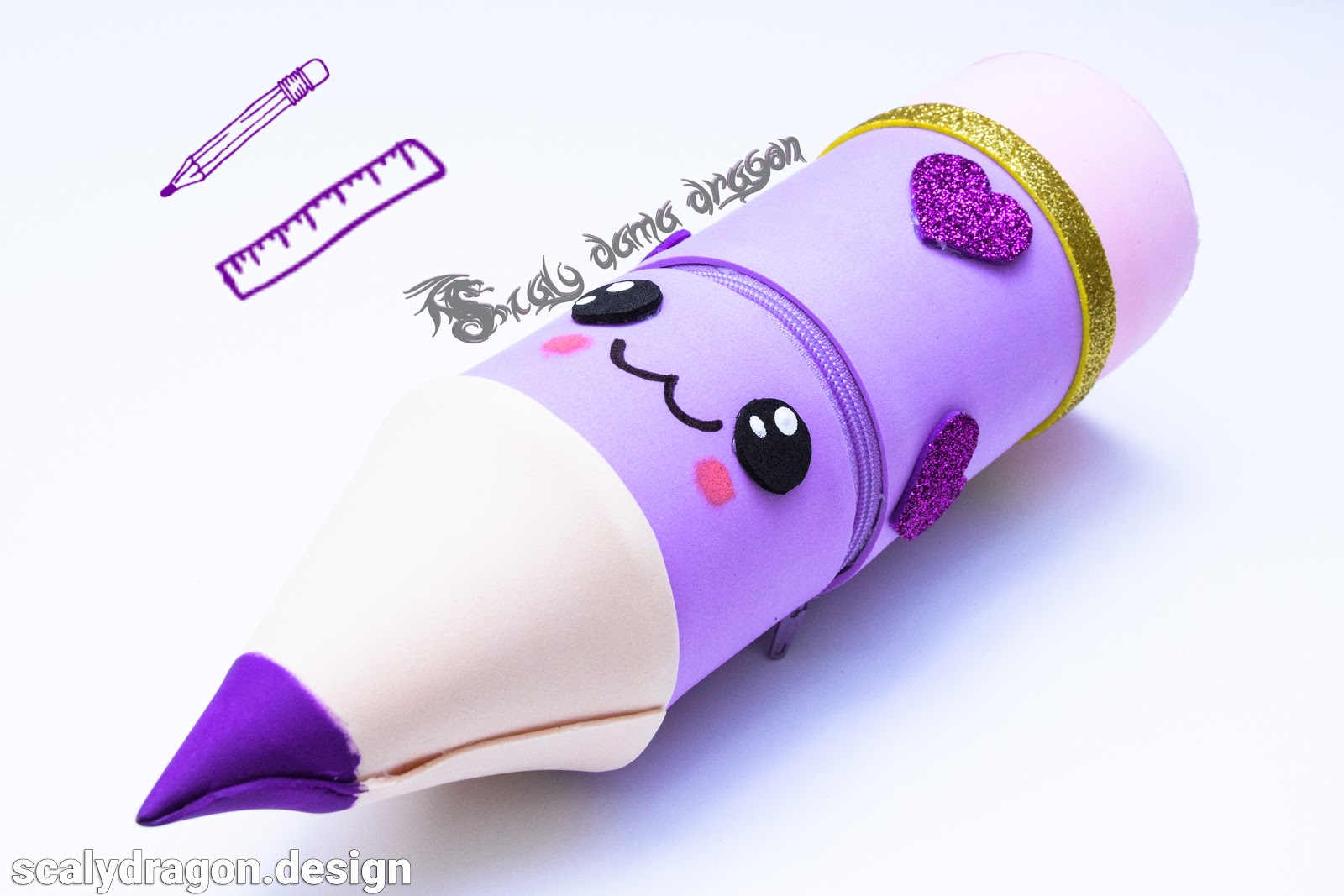 o lapicera kawaii hecho con botellas plásticas y goma eva Mil ideas Scaly Dama Dragon