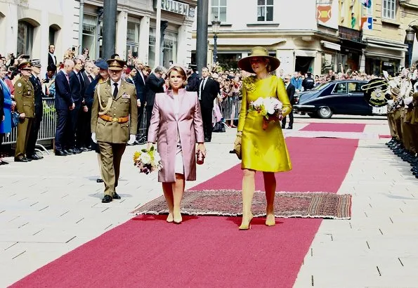 King Willem-Alexander and Queen Máxima, Prince Guillaume, Princess Stéphanie, Duchess Maria Teresa, Duke Henri. Maxima wore Natan dress