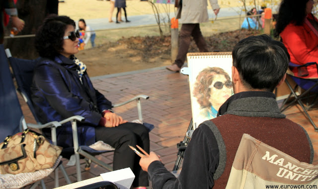 Dibujando a una ajumma de Seúl en Corea