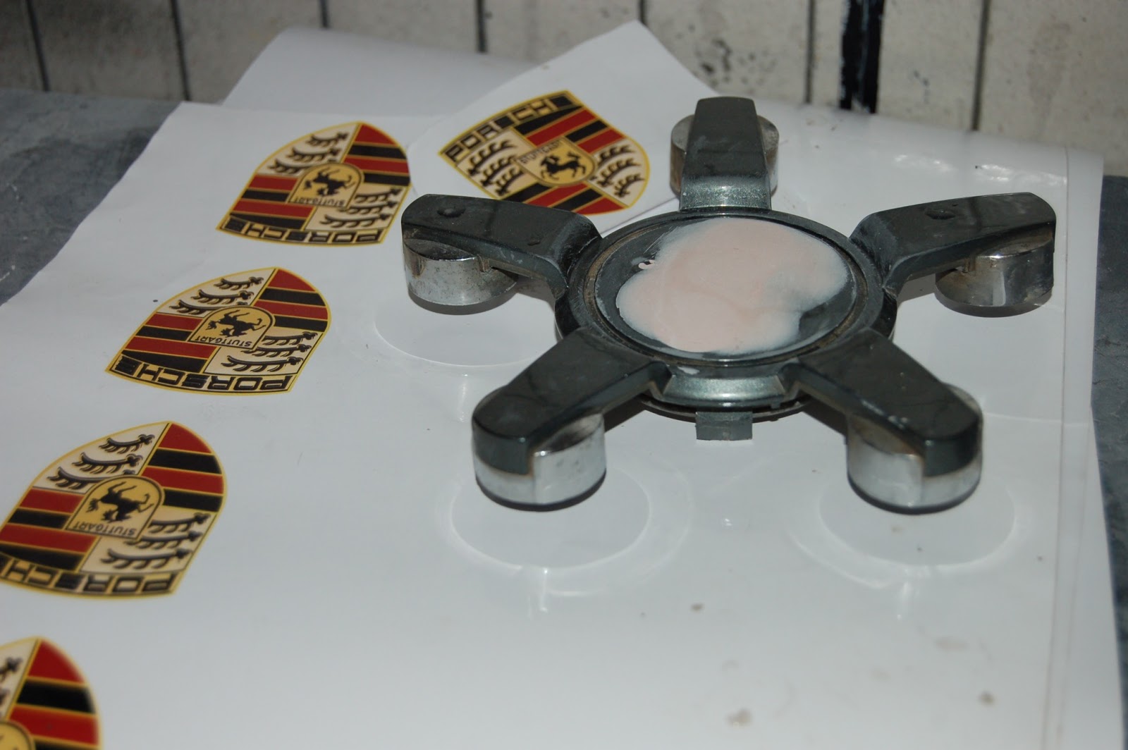 GARAGE FÉDÉRAL LIBREVILLE PEINTURE PORSCHE CAYENNE CHANGEMENT DE TEINTE DU NOIR AU BLANC