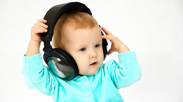 Bebés prefieren oír la voz de otros pequeños de su edad a la de adultos