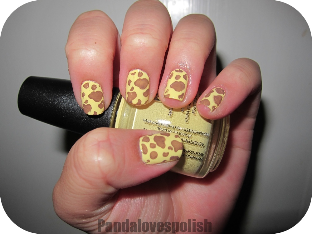 Giraffe Print Nails