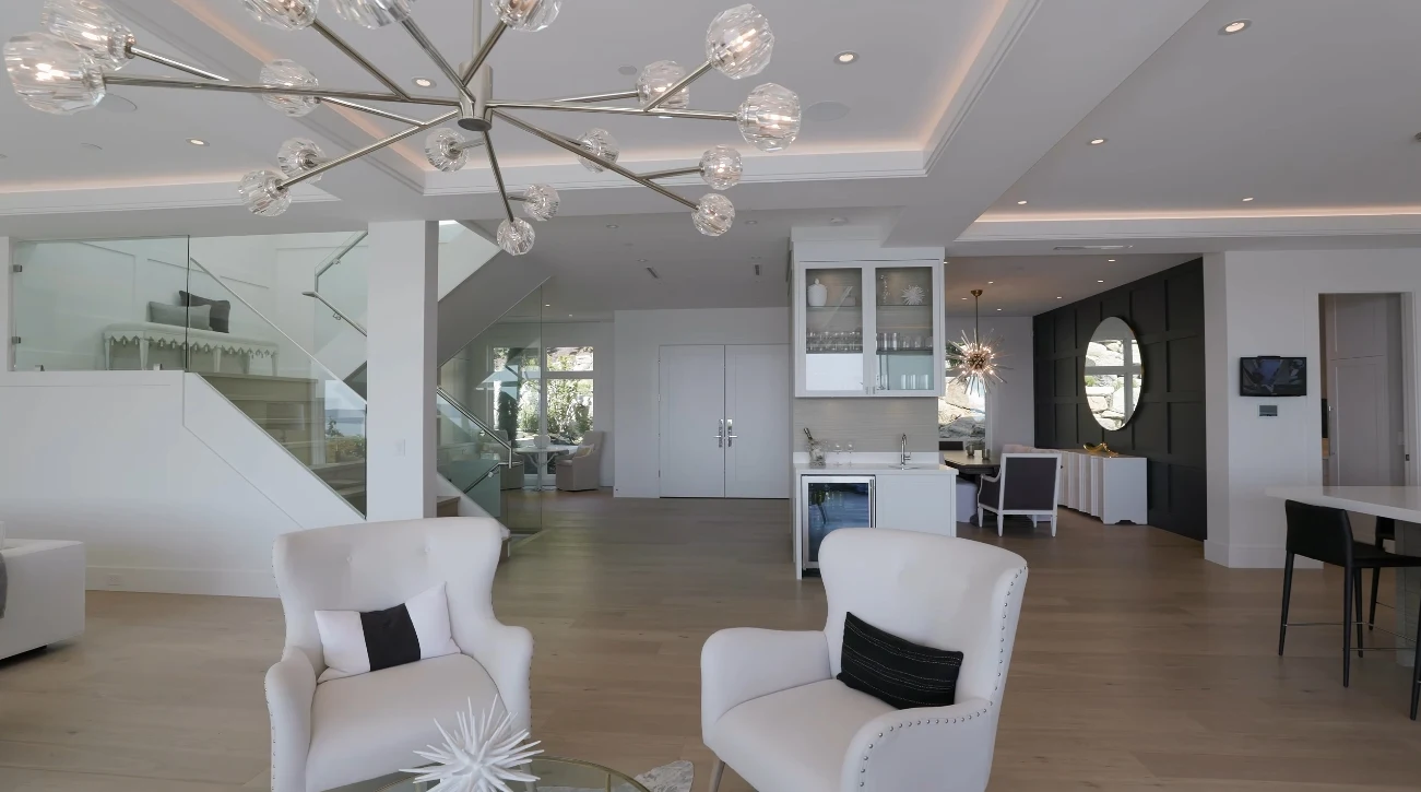 74 Photos vs. Luxury Contemporary Home In West Vancouver Interior Design Tour