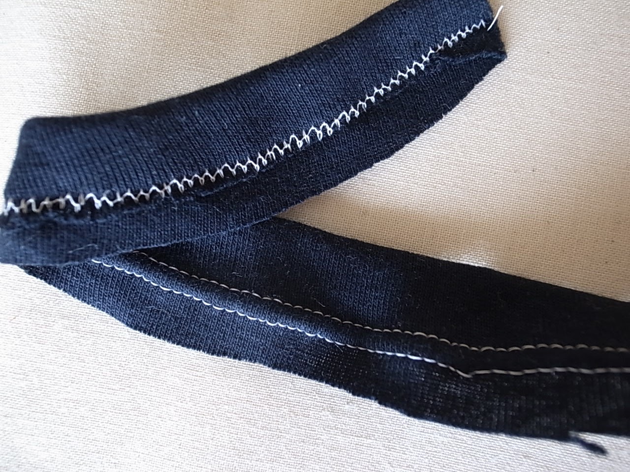 ミシンのハナシ2: Knit 9 カバーステッチがない場合のニットの裾処理