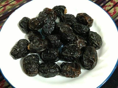 Buah Kurma http://manfaatnyasehat.blogspot.com/2013/08/kandungan-nutrisi-dan-manfaat-buah-kurma.html