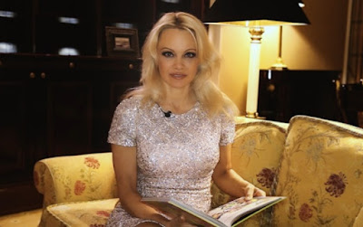 pamela-anderson-helps-russian-orphans-find-homes