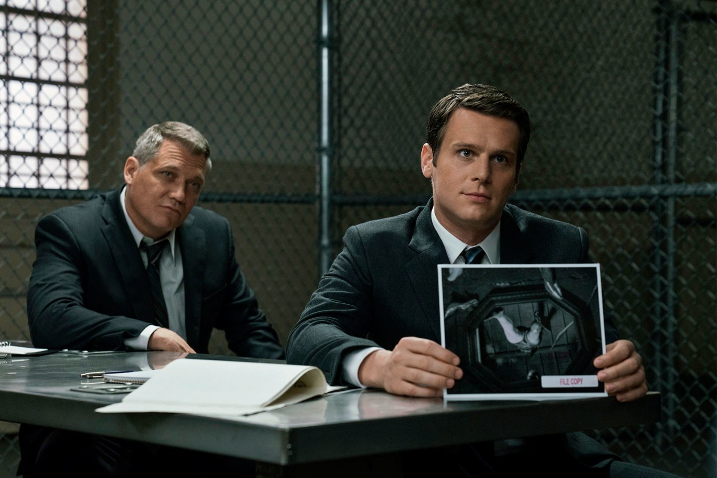 mindhunters one of the smartest most mesmerizing shows i ve seen in a while avoiding the usual cliches of serial killers by going back to the time when mindhunters one of the smartest most mesmerizing shows i ve seen in a while avoiding the usual cliches of serial killers by going back to the time when
