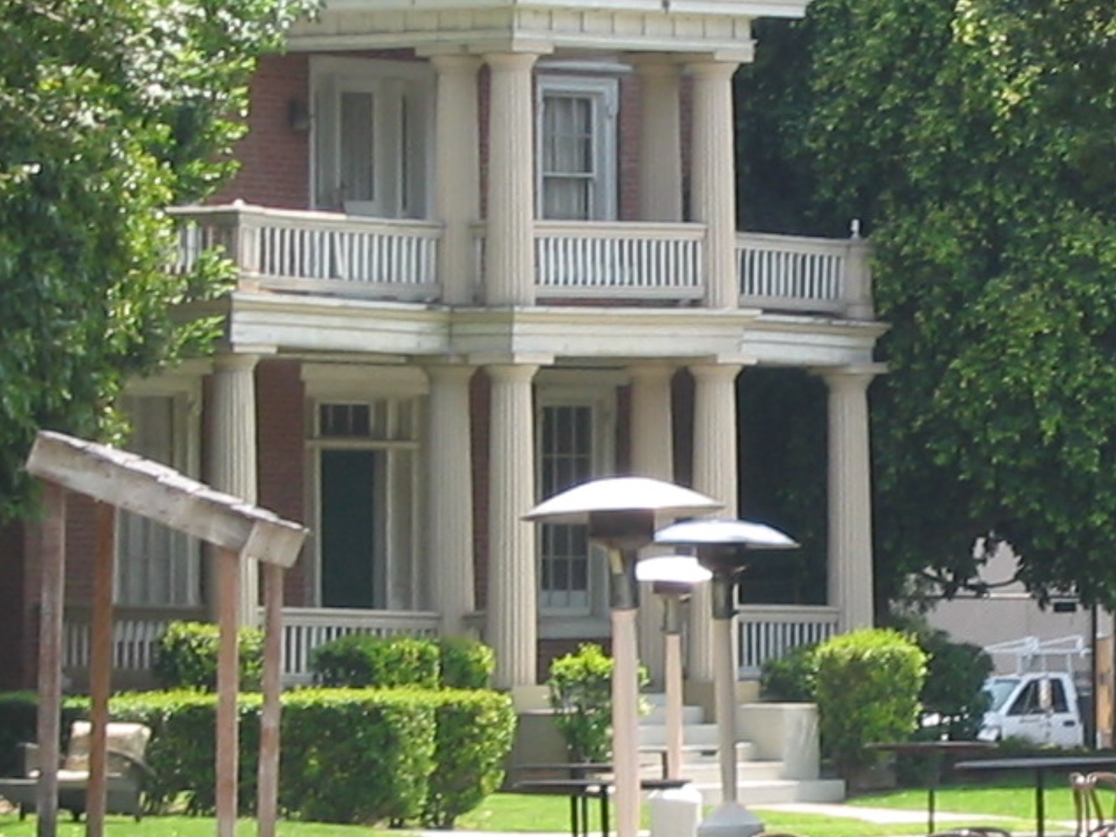 Filming Locations of Chicago and Los Angeles Gilmore Girls Season 5