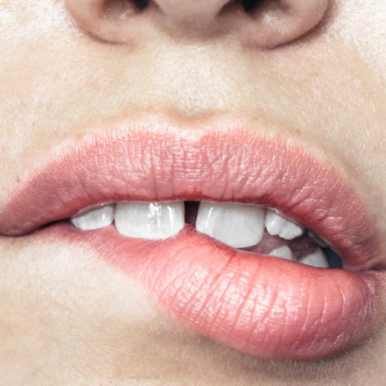 A fotografia em close-up de bocas e beijos de Nastia Cloutier-Ignatiev Nastia Cloutier-Ignatiev fotografia artística close-ups bocas beijos amor rosa vermelho sensual paixão mulheres casais