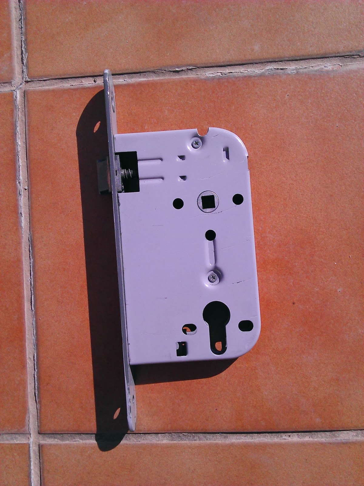 imahginable: Arreglar una cerradura de una puerta metálica