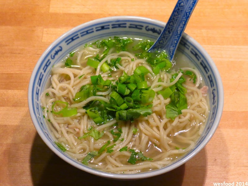 WesFood: Hühnersuppe mit Nudeln chinesischer Art