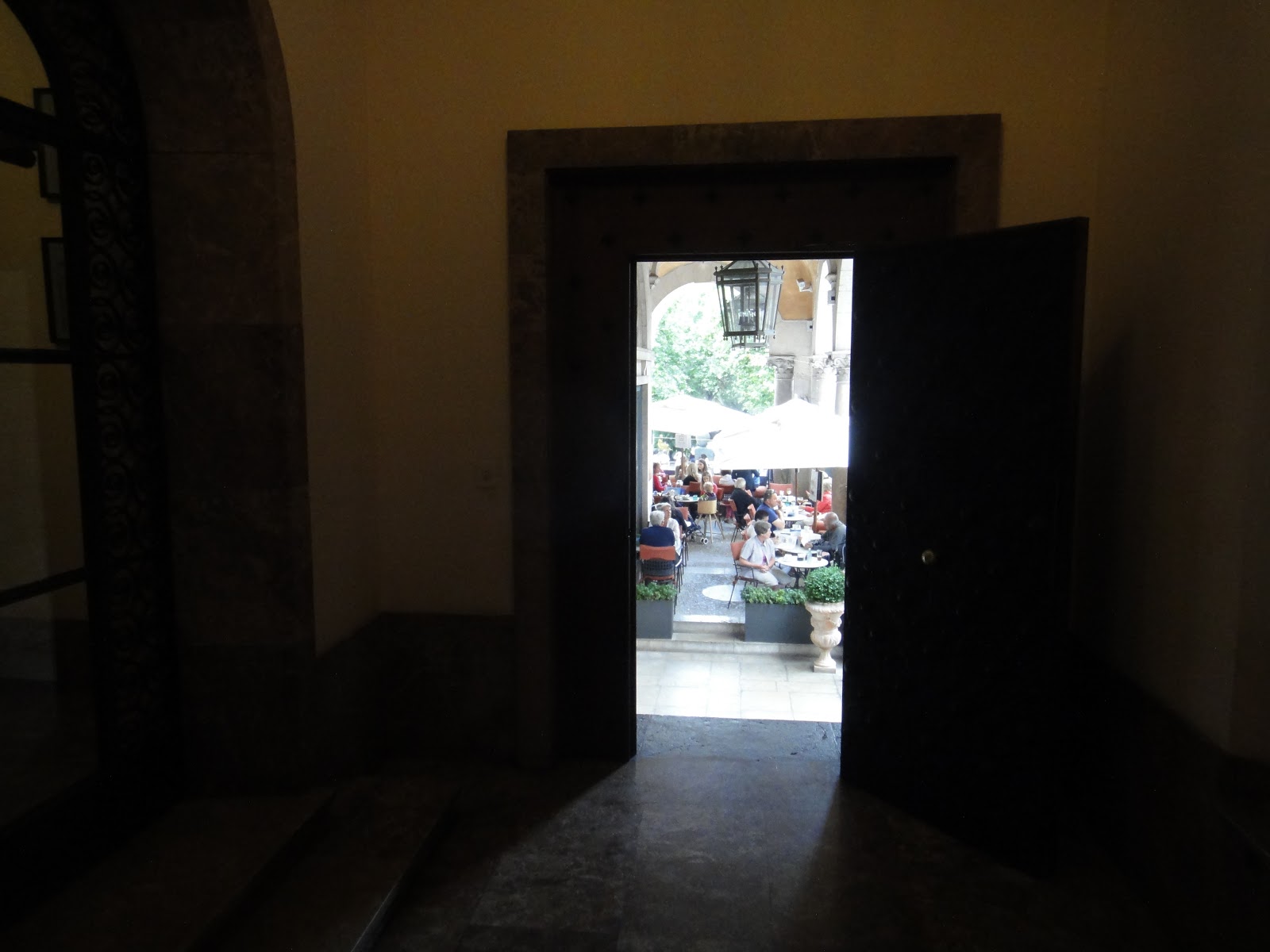 HAN GANADO LOS MALOS Luis de Ulloa