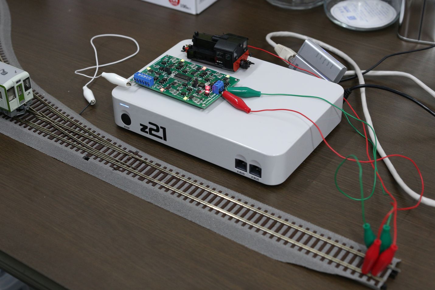 試しに2線式のDCC化したキハ110を走行させてみると、問題なくスプリングポイントを通過できた。