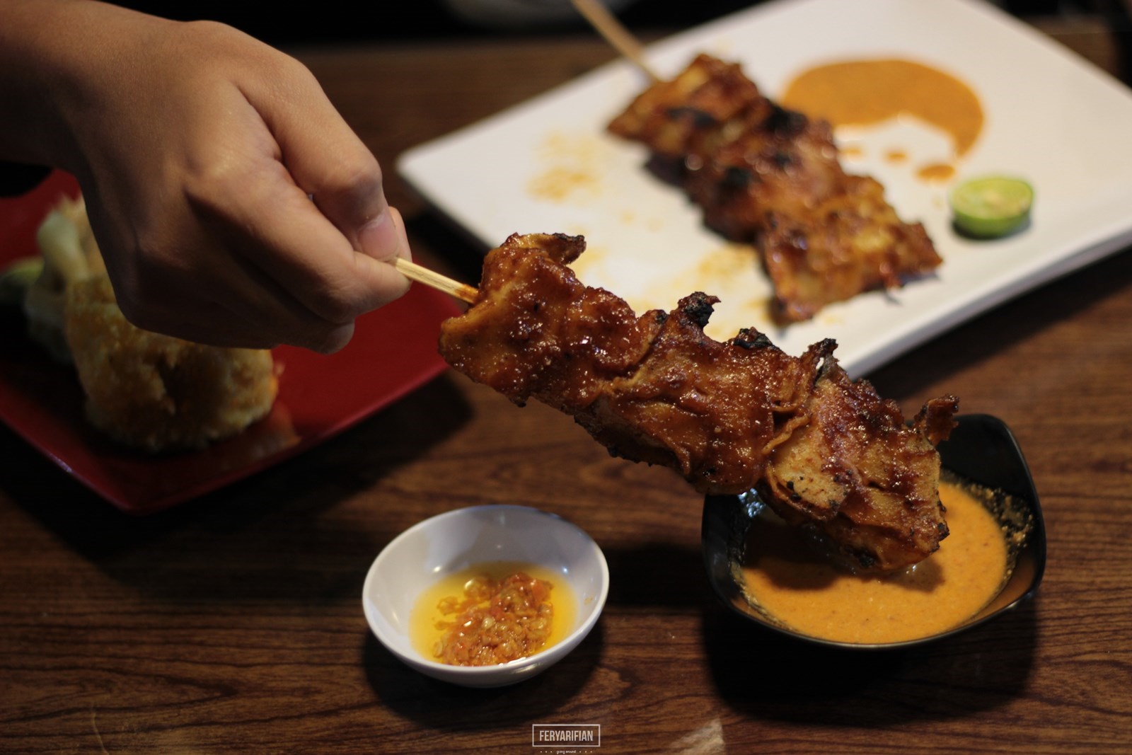 Menyantap Siomay Bakar di Siomay Jones - Fery Arifian