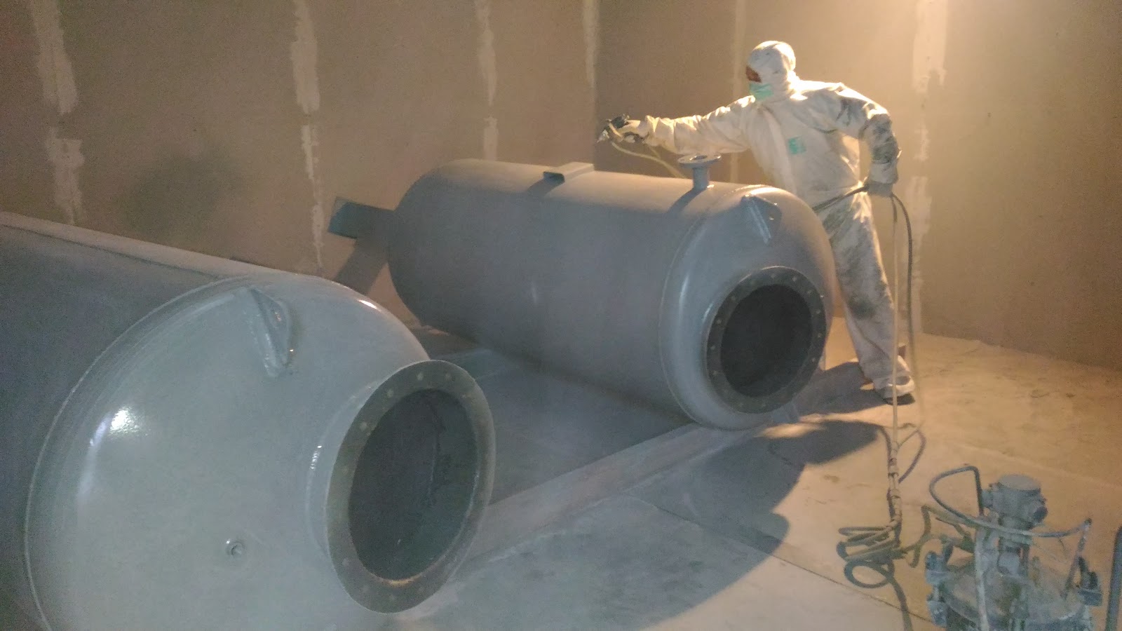 Dokumentasi Proyek Sandlasting Coating Tangki Filter Revology Indonesia