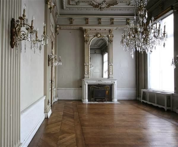 Eye For Design Decorating With Crystal Chandeliers Usually The Lighting Capability Of A Chandelier Is More Than Actually Necessary To Light Space So They Should Always Be Controlled By Dimmer Add