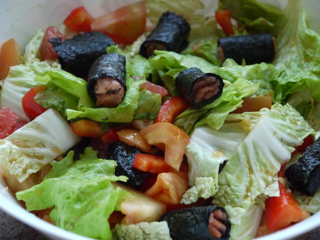 салат с нори. салат с листьями нори. салат с нори. салат с нори. салат форель кусочками.