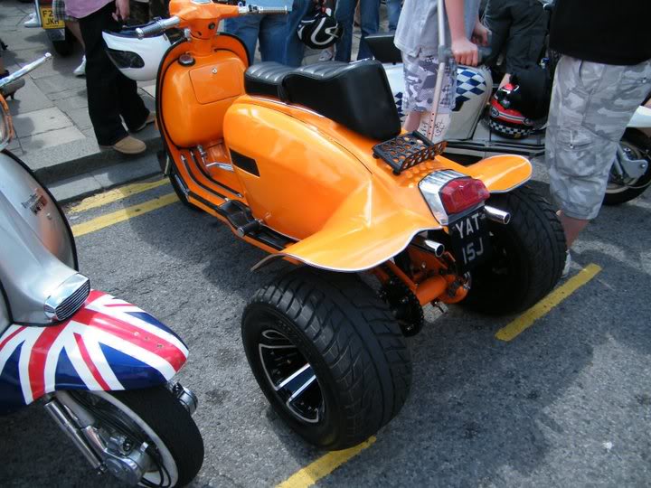 trike vespa