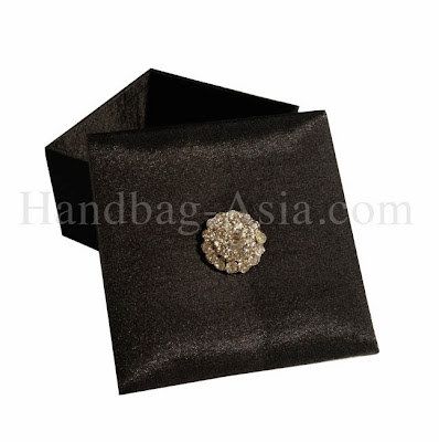 http://handbag-asia.com/black-Thai-silk-gift-favor-boxes.htm