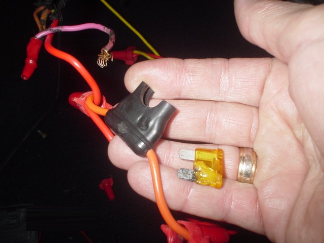 gambar sekring meleleh