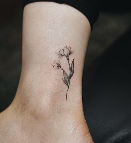 Este floral tornozelo trabalho