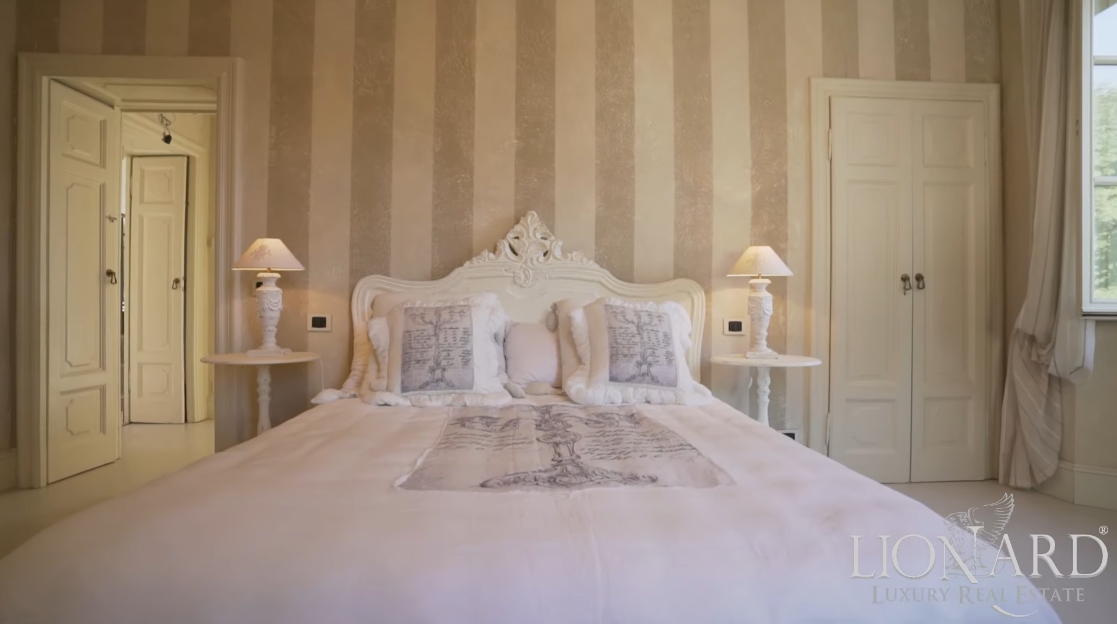 Tour Moltrasio, Italy Luxury Villa vs. 18 Interior Design Photos