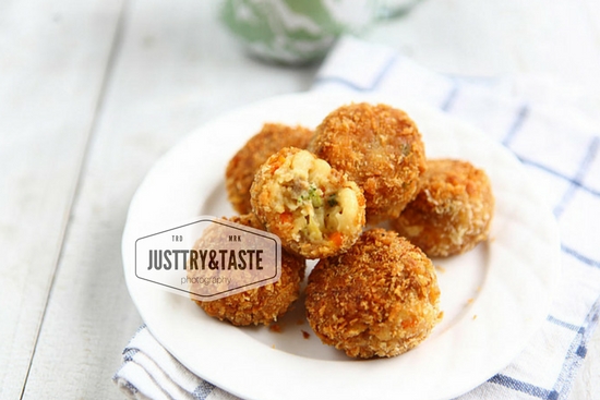 Resep Mac and Cheese Balls (Bola-Bola Makaroni dan Keju) Resep Mac and Cheese Balls (Bola-Bola Makaroni dan Keju)