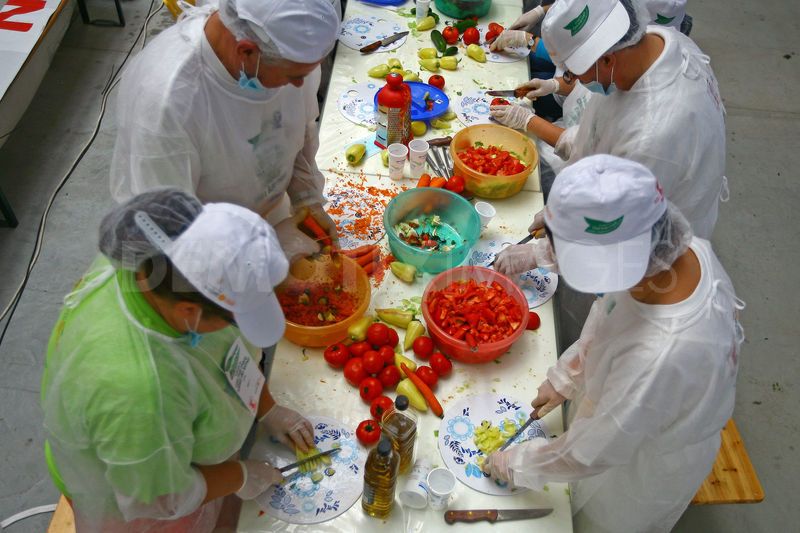 World's Biggest Salad Information Hub Of Besties