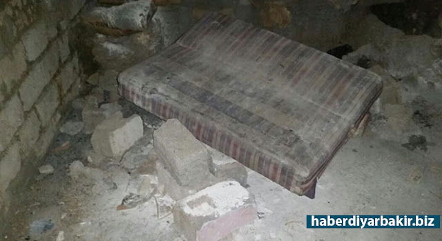 Silvan Mescit Mahallesi'nde metruk binada silah ve mühimmat ele geçirildi DİYARBAKIR-Silvan ilçesi Mescit Mahallesi'nde metruk bir evde yapılan aramada 3 adet uzun namlulu silah ve bunlara ait 3 adet şarjör ile 70 Adet fişek ele geçirildiği belirtildi.