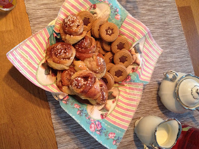 fika+bullar - Seg vit chokladkaka med saltade nötter